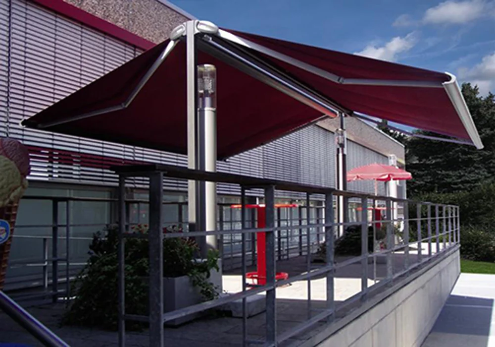 WAREMA K70 Kassetten-Detail, anthrazit Aluminium und sandfarbenes Tuch RolloMax