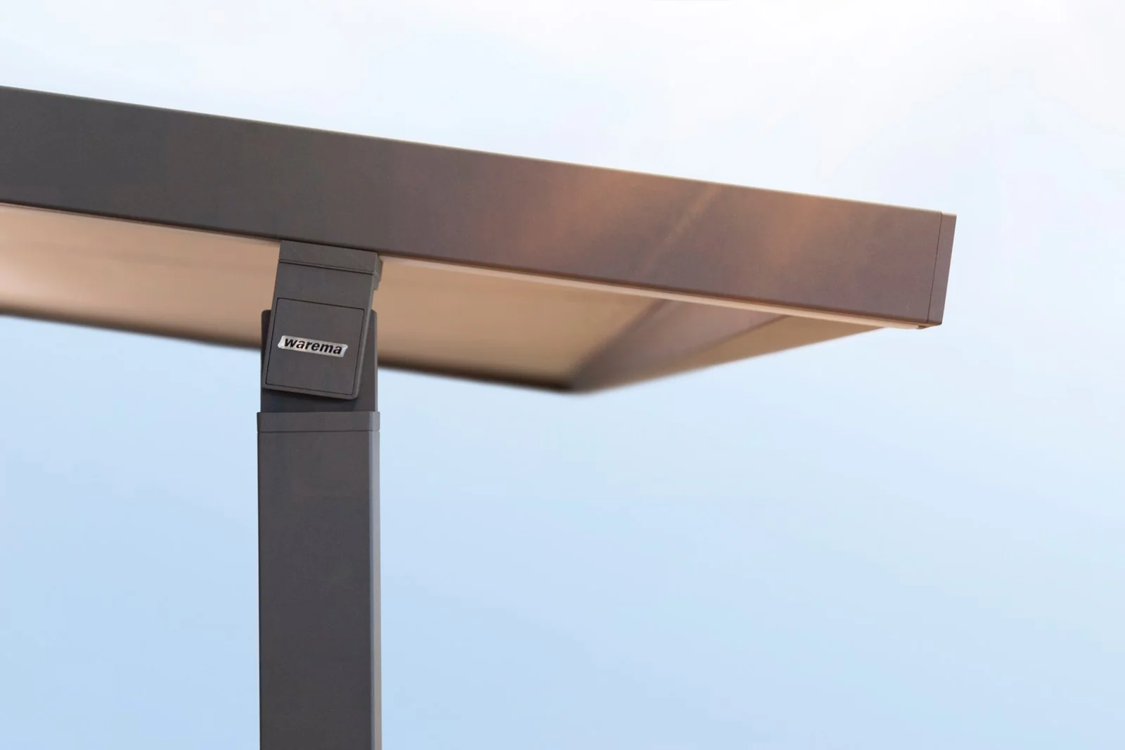 Perea P20 auf Wiener Terrasse, Architektur-Shot blauer Himmel