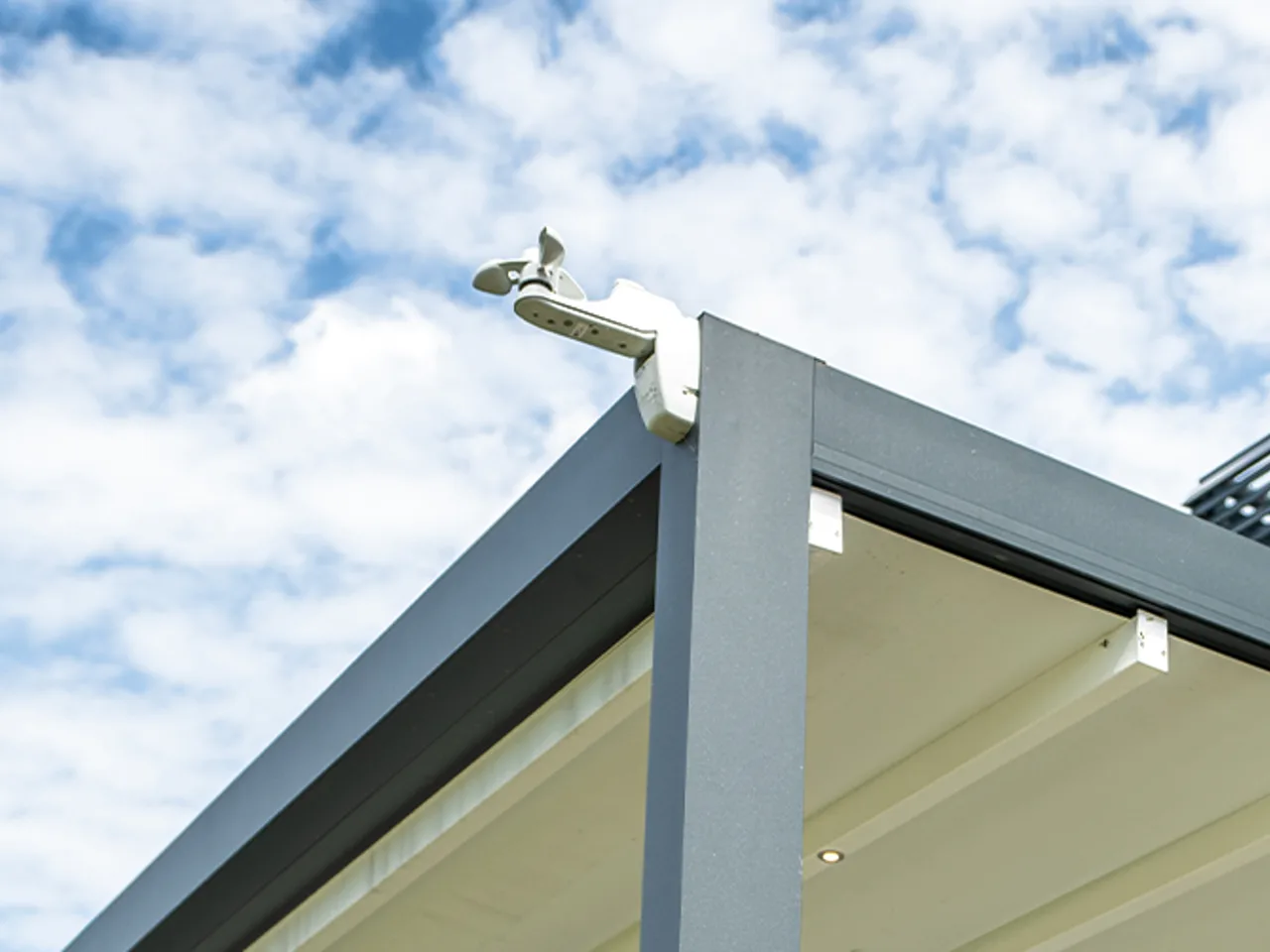 Wettersensor für die automatische Steuerung des Lamellendachs