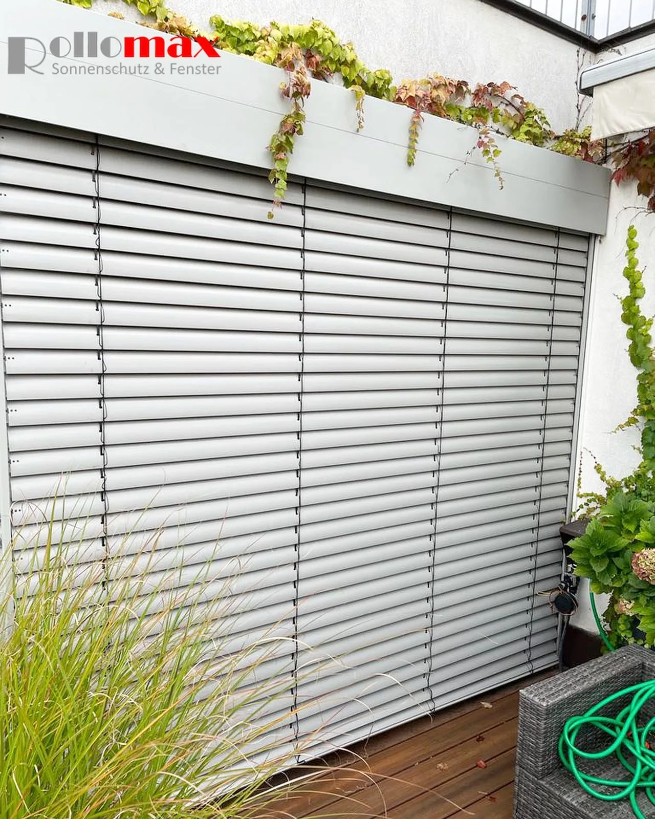 Montierter Raffstore an einer Wiener Fensterfront