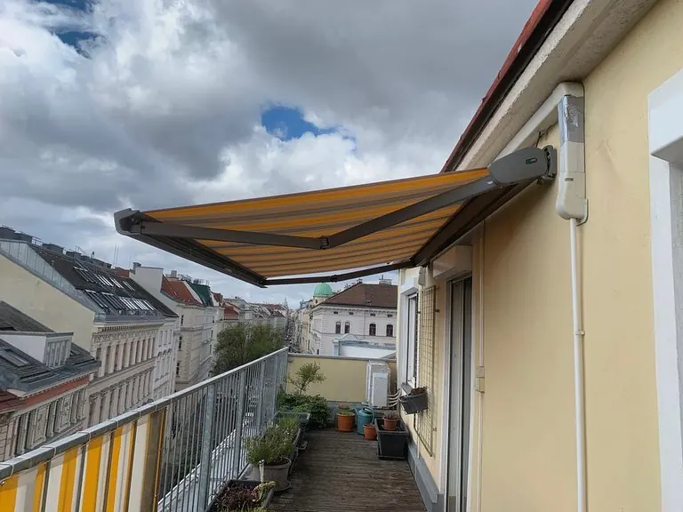 Kassettenmarkise für kleine Terrassen - RolloMax Referenz in Wien