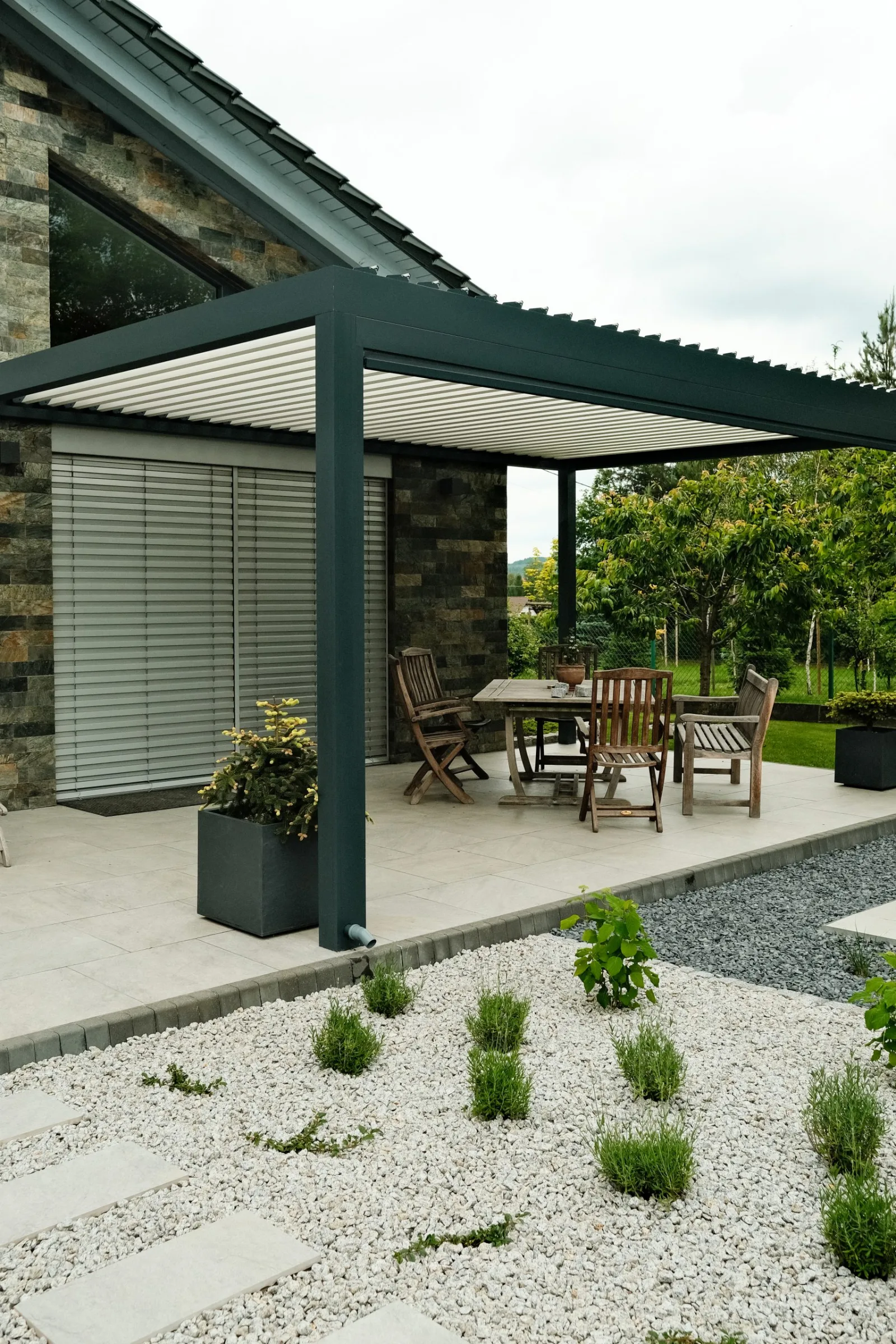 Pergola Detailansicht - RolloMax Wien Pergola Lamellen Detail - Motorisierter Sonnenschutz Wien RolloMax
